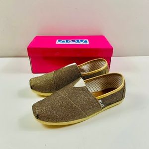 Brand new with box Women’s Gold Glitter flats